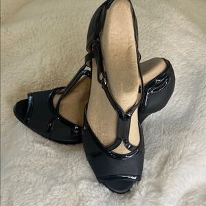 Naturalizer Black Women’s T-Strap Peep-Toe Heels. NEW